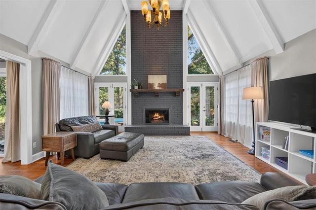 3516 W 101st Terrace, Leawood, KS 66206