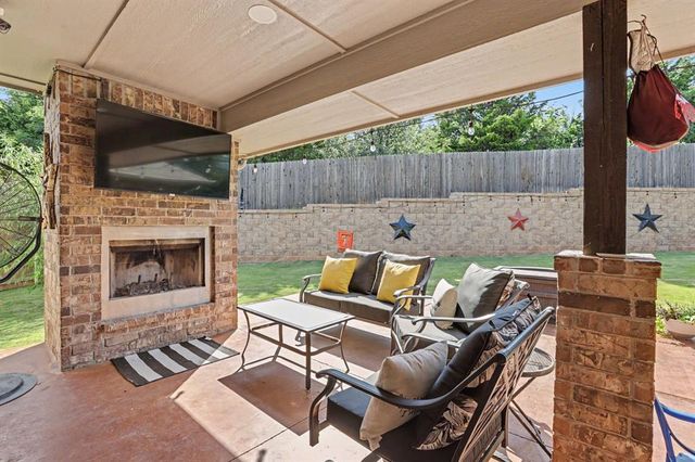 8201 Lambert Way, Edmond, OK 73034