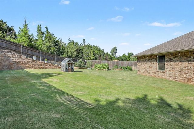 8201 Lambert Way, Edmond, OK 73034