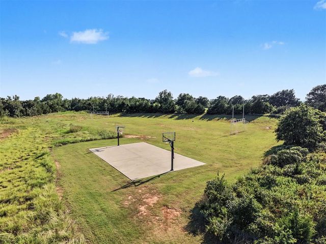 8201 Lambert Way, Edmond, OK 73034
