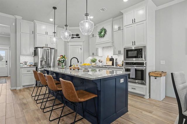 8201 Lambert Way, Edmond, OK 73034