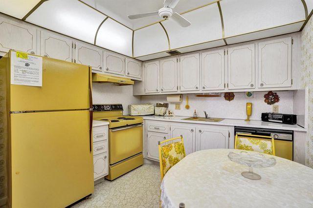 2049 Lyndhurst, Deerfield Beach, FL 33442