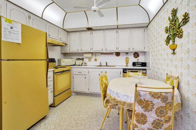 2049 Lyndhurst, Deerfield Beach, FL 33442