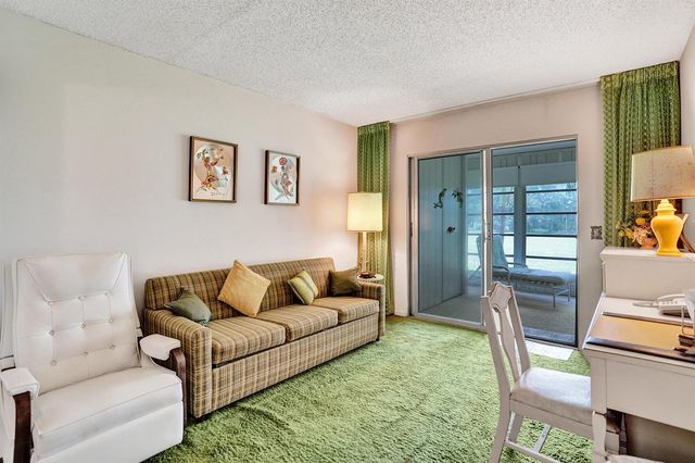 2049 Lyndhurst, Deerfield Beach, FL 33442