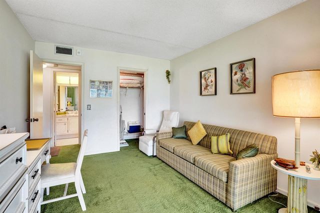 2049 Lyndhurst, Deerfield Beach, FL 33442