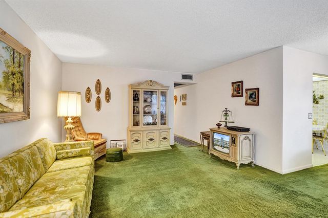 2049 Lyndhurst, Deerfield Beach, FL 33442