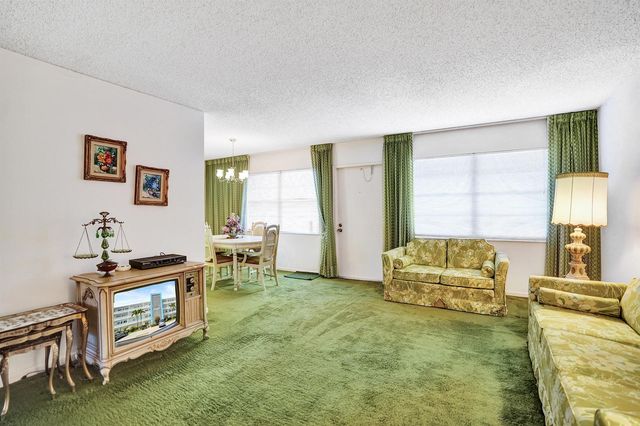 2049 Lyndhurst, Deerfield Beach, FL 33442