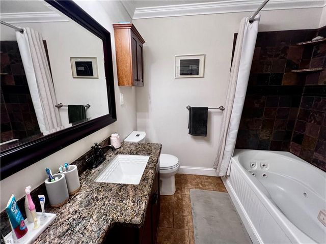 2012 Oak Leaf LN, Virginia Beach, VA 23455