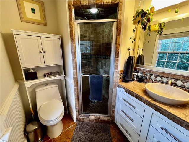 2012 Oak Leaf LN, Virginia Beach, VA 23455