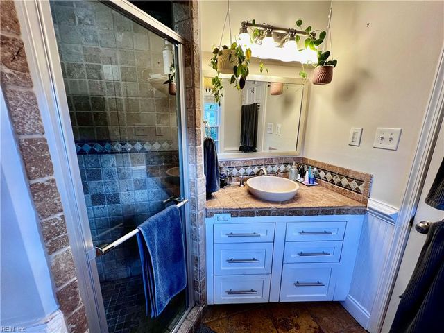 2012 Oak Leaf LN, Virginia Beach, VA 23455