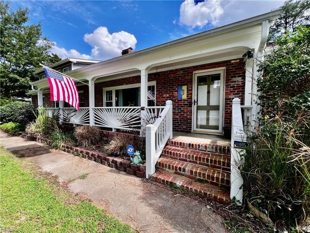 2012 Oak Leaf LN, Virginia Beach, VA 23455