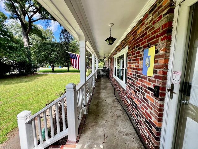 2012 Oak Leaf LN, Virginia Beach, VA 23455