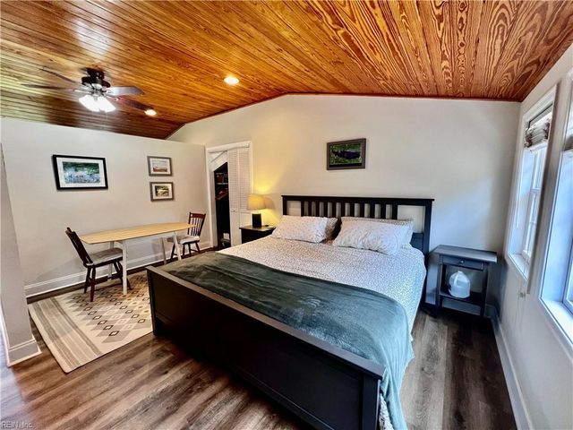 2012 Oak Leaf LN, Virginia Beach, VA 23455