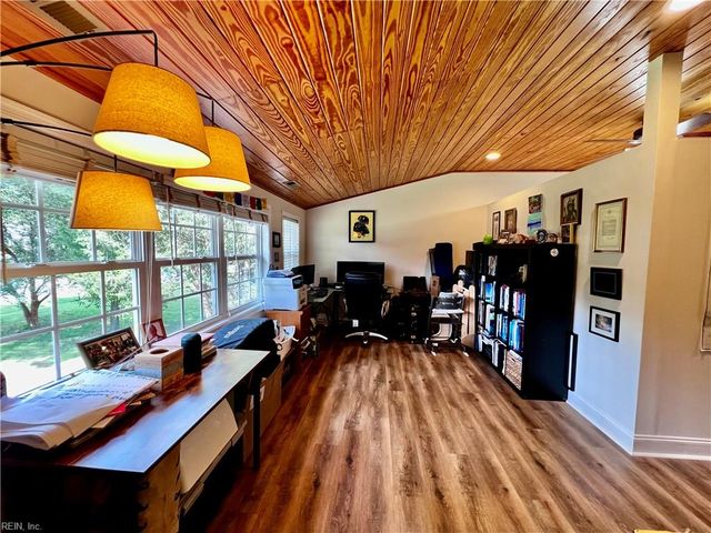 2012 Oak Leaf LN, Virginia Beach, VA 23455