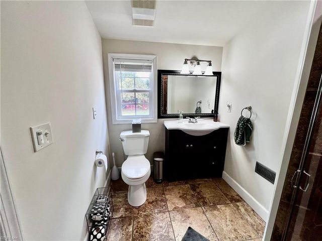 2012 Oak Leaf LN, Virginia Beach, VA 23455