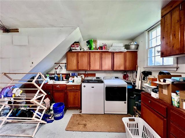 2012 Oak Leaf LN, Virginia Beach, VA 23455