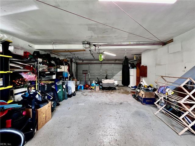 2012 Oak Leaf LN, Virginia Beach, VA 23455