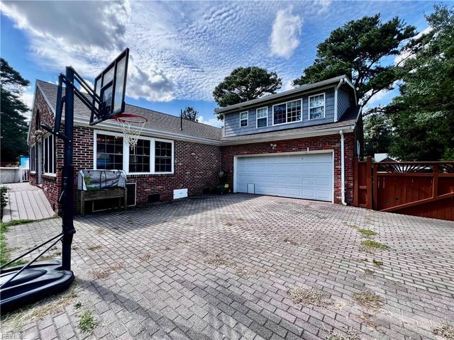 2012 Oak Leaf LN, Virginia Beach, VA 23455