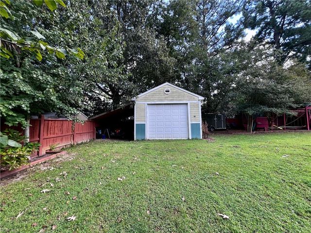 2012 Oak Leaf LN, Virginia Beach, VA 23455