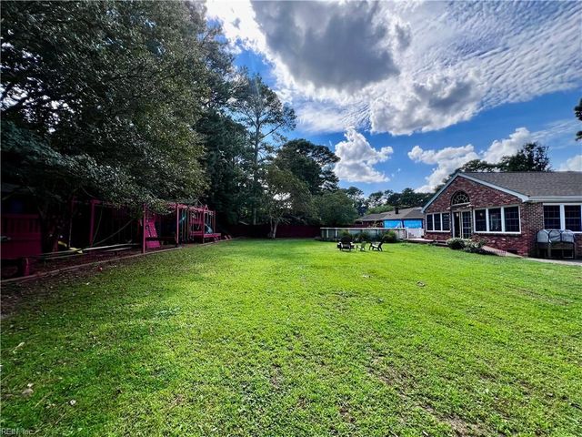 2012 Oak Leaf LN, Virginia Beach, VA 23455