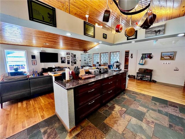 2012 Oak Leaf LN, Virginia Beach, VA 23455