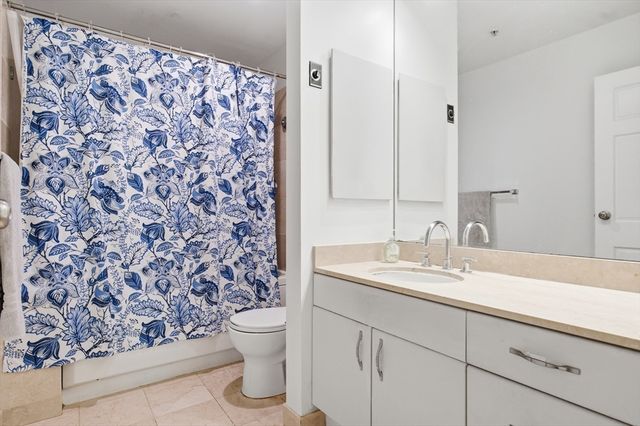 6 Canal Park 303, Cambridge, MA 02141