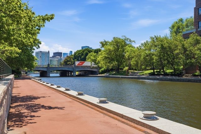 6 Canal Park 303, Cambridge, MA 02141