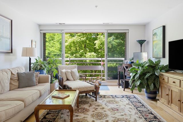 6 Canal Park 303, Cambridge, MA 02141