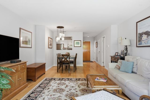 6 Canal Park 303, Cambridge, MA 02141