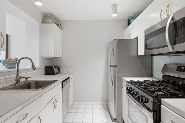 6 Canal Park 303, Cambridge, MA 02141