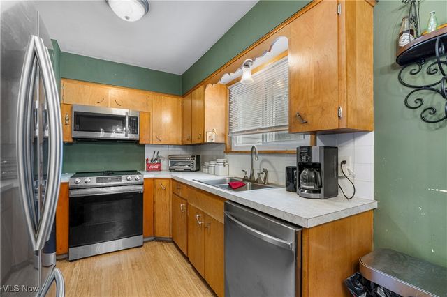 210 Davenport Avenue, Akron, OH 44312