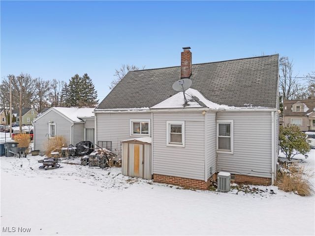 210 Davenport Avenue, Akron, OH 44312