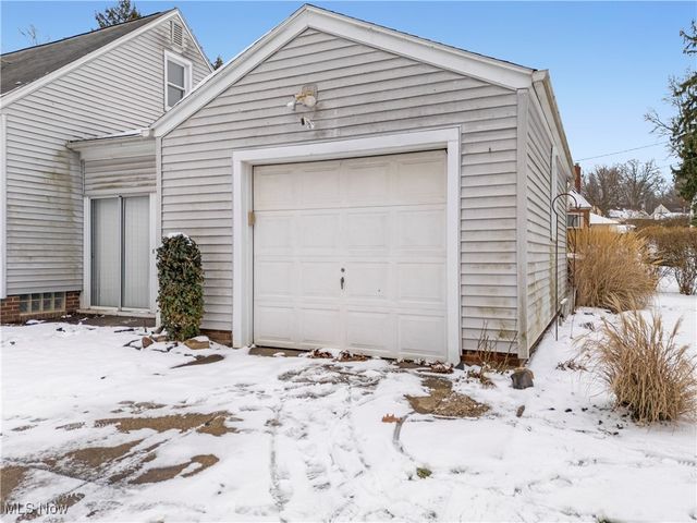 210 Davenport Avenue, Akron, OH 44312