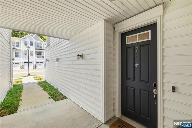 121 Sequoia Drive, Cedar Grove, NJ 07009