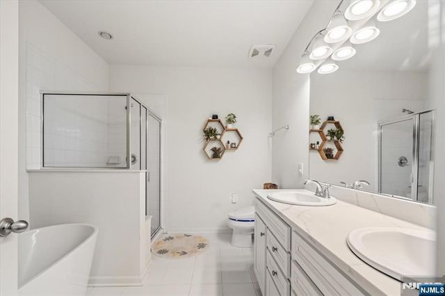 121 Sequoia Drive, Cedar Grove, NJ 07009