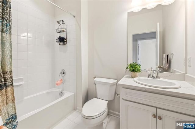 121 Sequoia Drive, Cedar Grove, NJ 07009