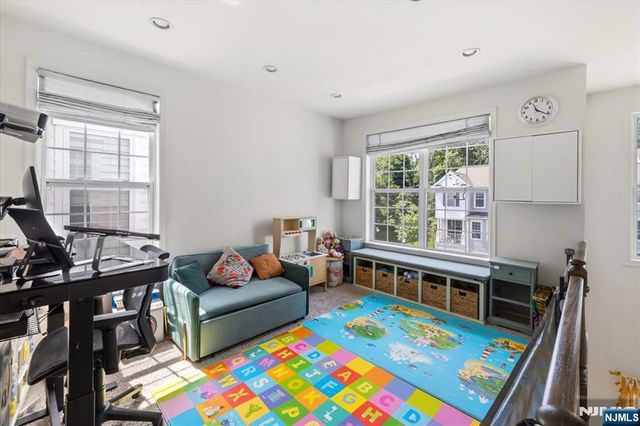 121 Sequoia Drive, Cedar Grove, NJ 07009