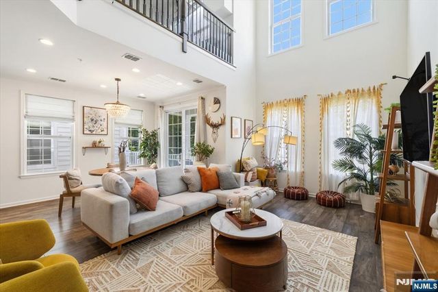 121 Sequoia Drive, Cedar Grove, NJ 07009