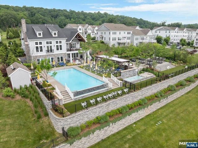 121 Sequoia Drive, Cedar Grove, NJ 07009