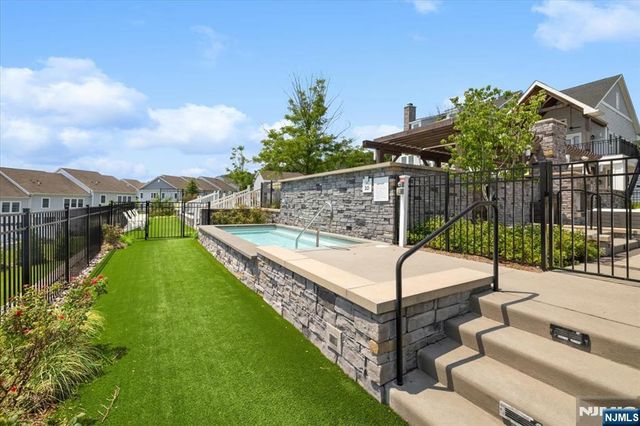 121 Sequoia Drive, Cedar Grove, NJ 07009