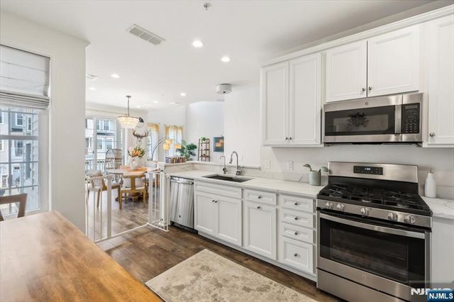 121 Sequoia Drive, Cedar Grove, NJ 07009