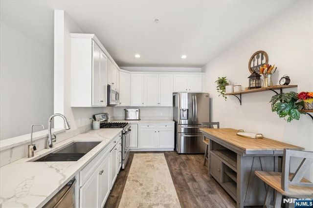 121 Sequoia Drive, Cedar Grove, NJ 07009