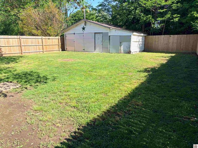1113 Markham, Paducah, KY 42002
