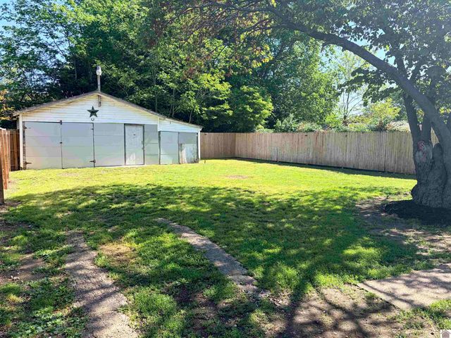 1113 Markham, Paducah, KY 42002