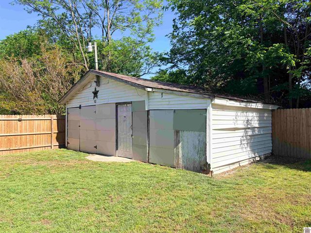1113 Markham, Paducah, KY 42002