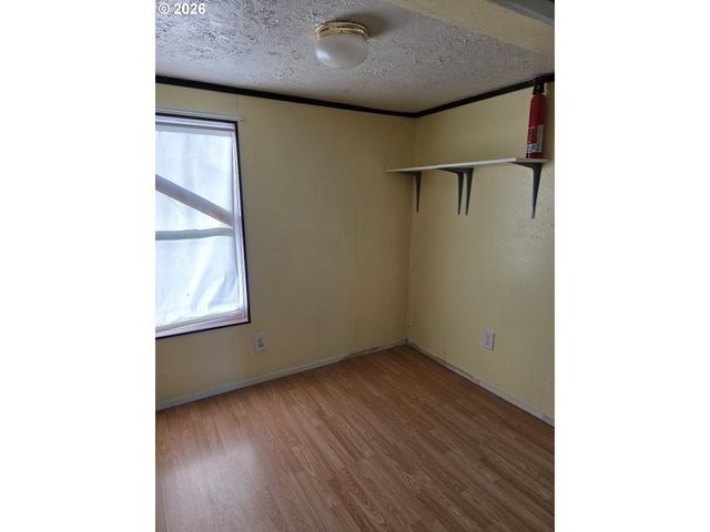 463 Se GREGORY Dr, Winston, OR 97496