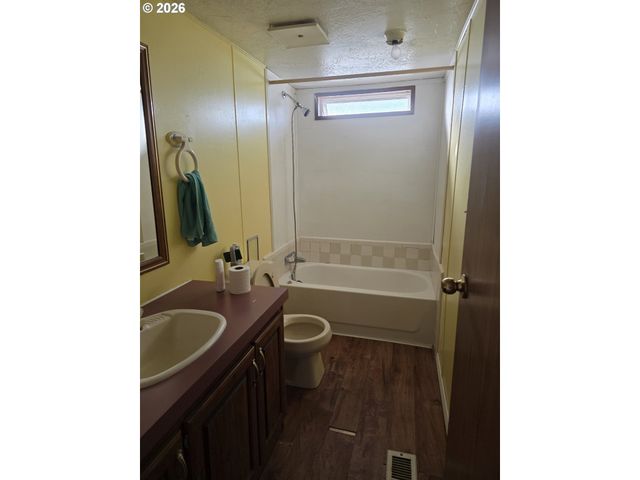 463 Se GREGORY Dr, Winston, OR 97496