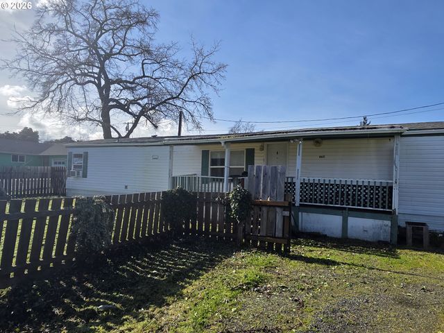 463 Se GREGORY Dr, Winston, OR 97496