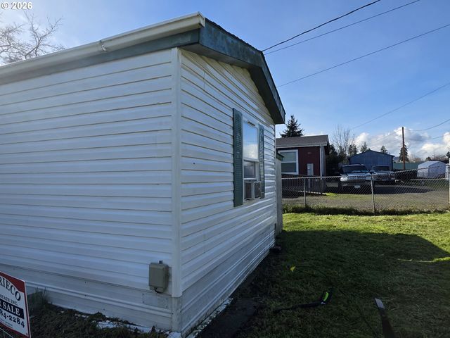 463 Se GREGORY Dr, Winston, OR 97496