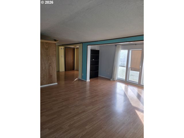 463 Se GREGORY Dr, Winston, OR 97496